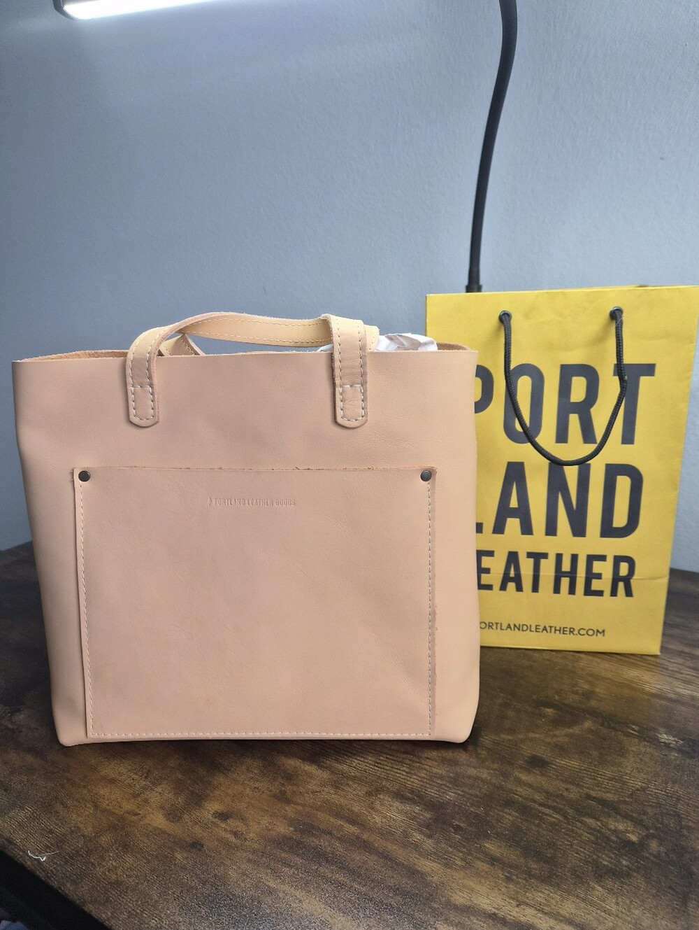 Portland Leather Medium Classic Crossbody In Mamey